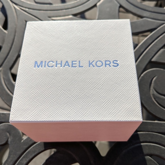 NWT Authentic Michael Kors Silver Runway Watch - Picture 2 of 5